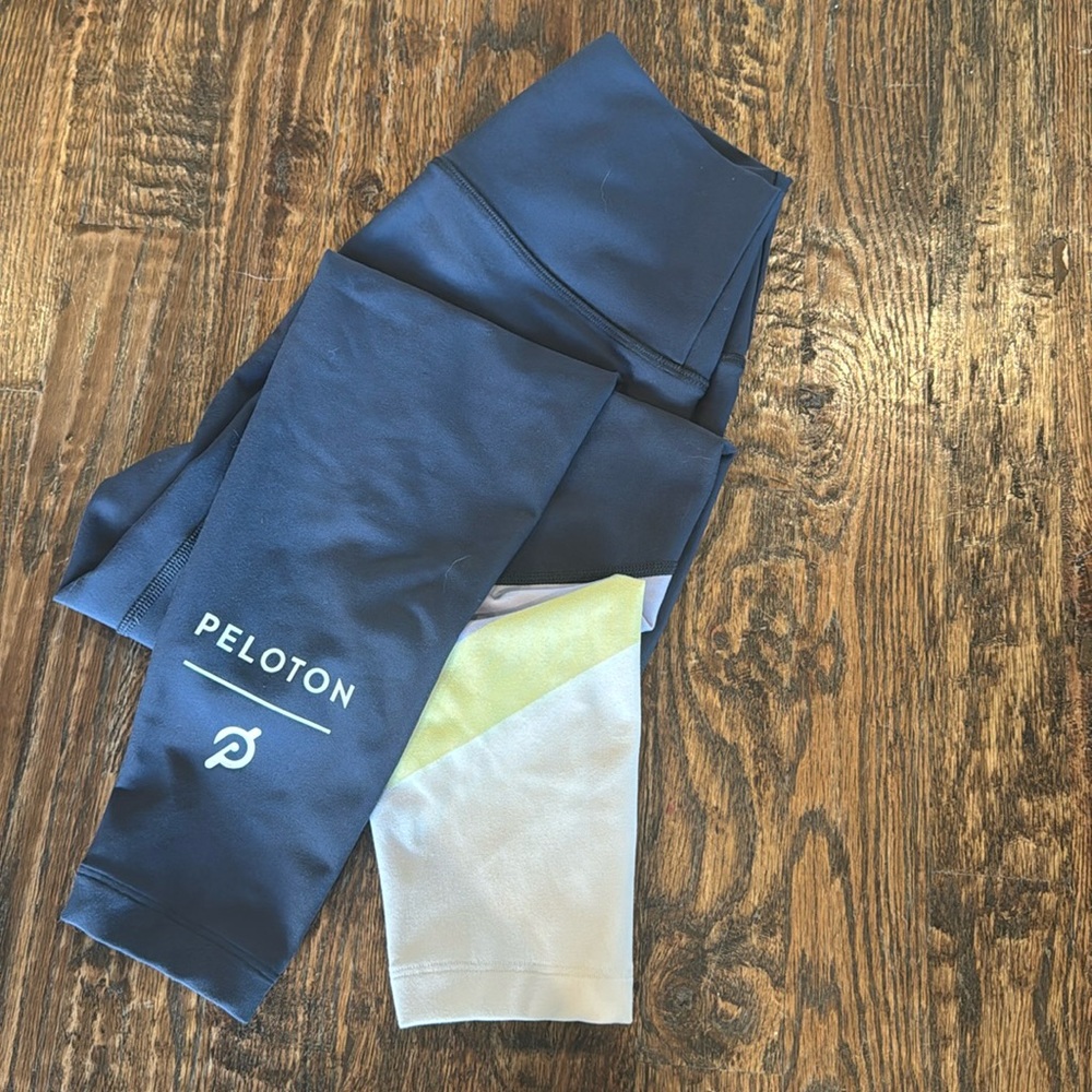 Peloton leggings size small